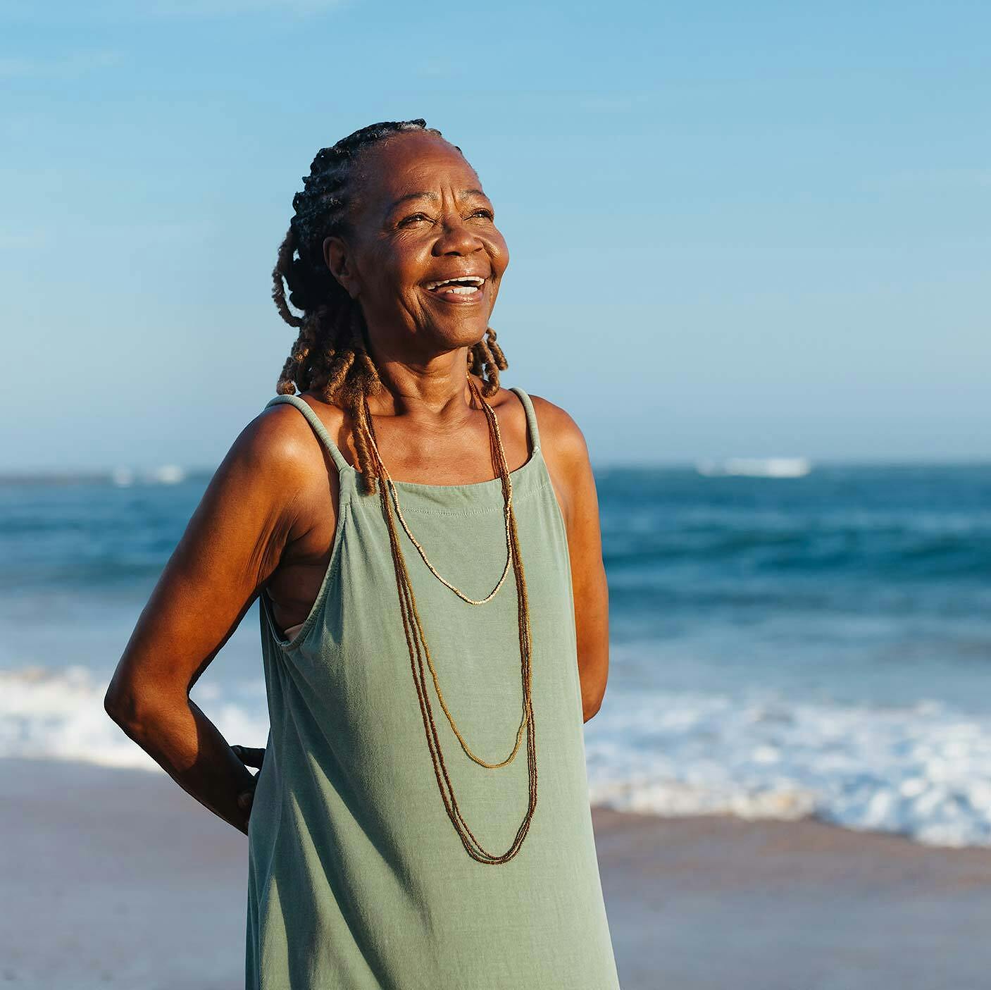 Blacklady beach 1406x1406